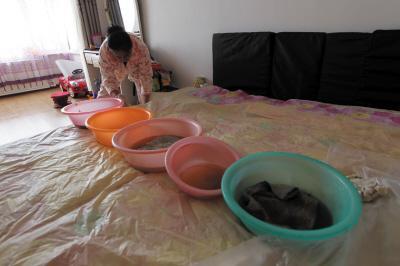 海安楼上漏水，住户失联，小区没物管，业主维权难！律师来支招……